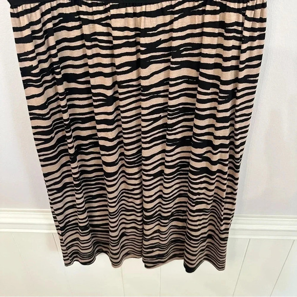 Ann Taylor LOFT Women’s Zebra Tan & Black Midi Sleeveless Dress Size M GUC - Picture 4 of 9